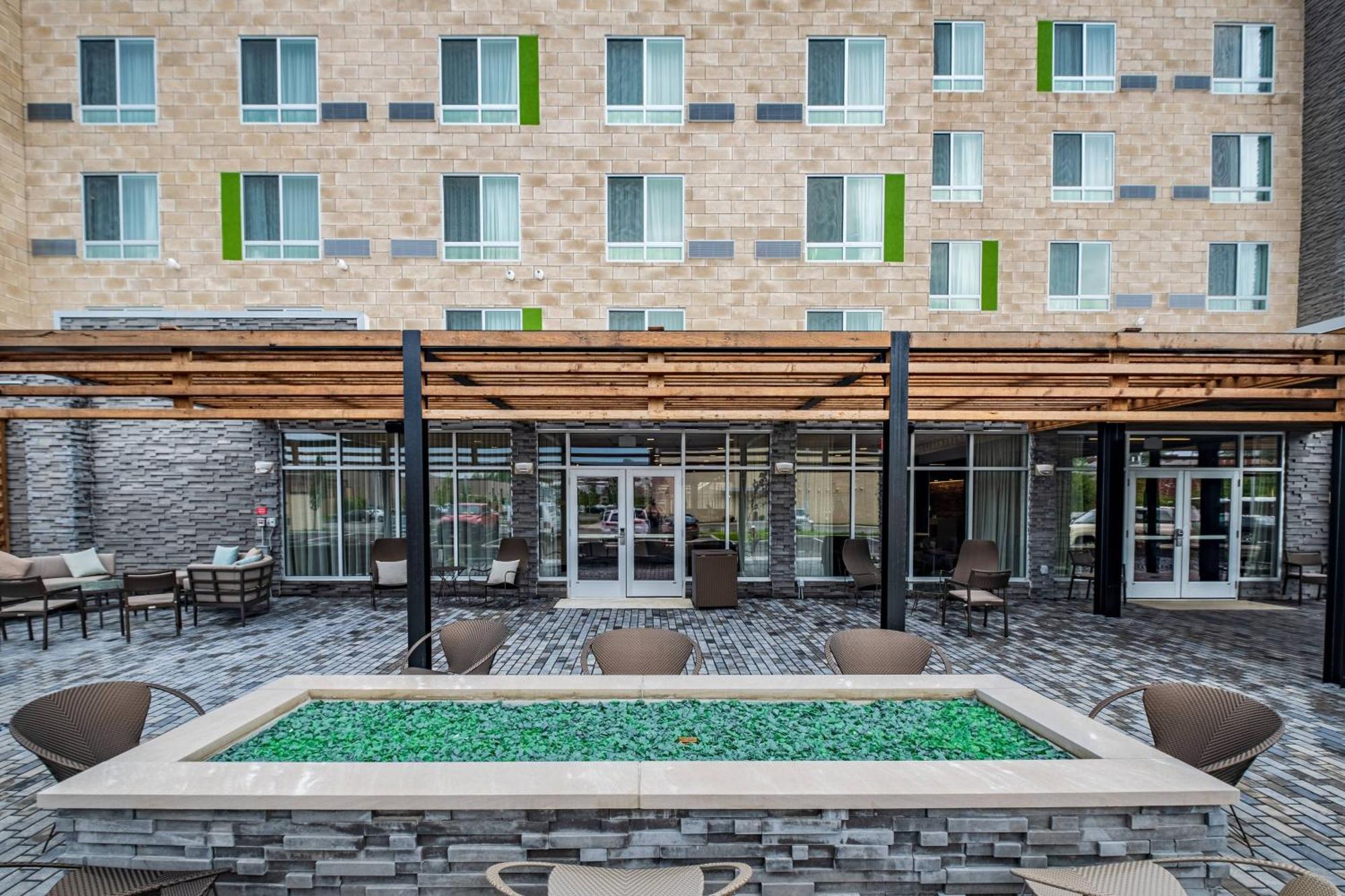 Courtyard By Marriott Toledo West Hotel Exterior foto