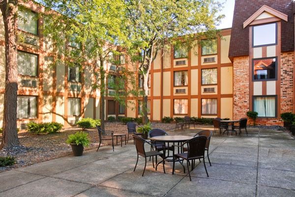 Courtyard By Marriott Toledo West Hotel Exterior foto