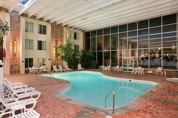 Courtyard By Marriott Toledo West Hotel Instalações foto